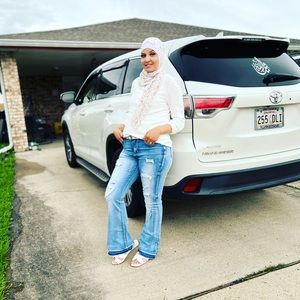 Meet your Posher, Donia